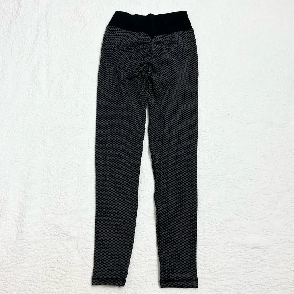 High-Rise Textured Scrunch Butt Leggings NWOT - Picture 3 of 6